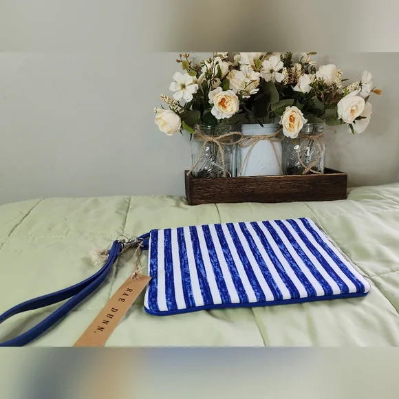 NWT Rae Dunn Clutch - Picture 2 of 4